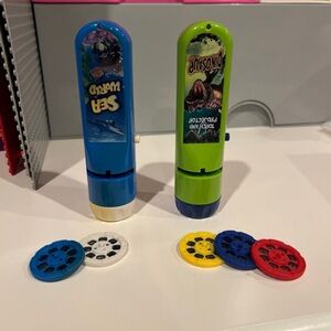 image displays a set of kids' projector flashlights and image discs set of 2